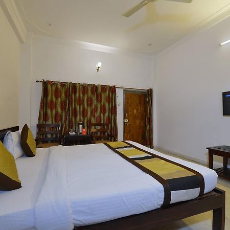 Oyo 1159 Hotel Chandra Prakash Удайпур Екстериор снимка