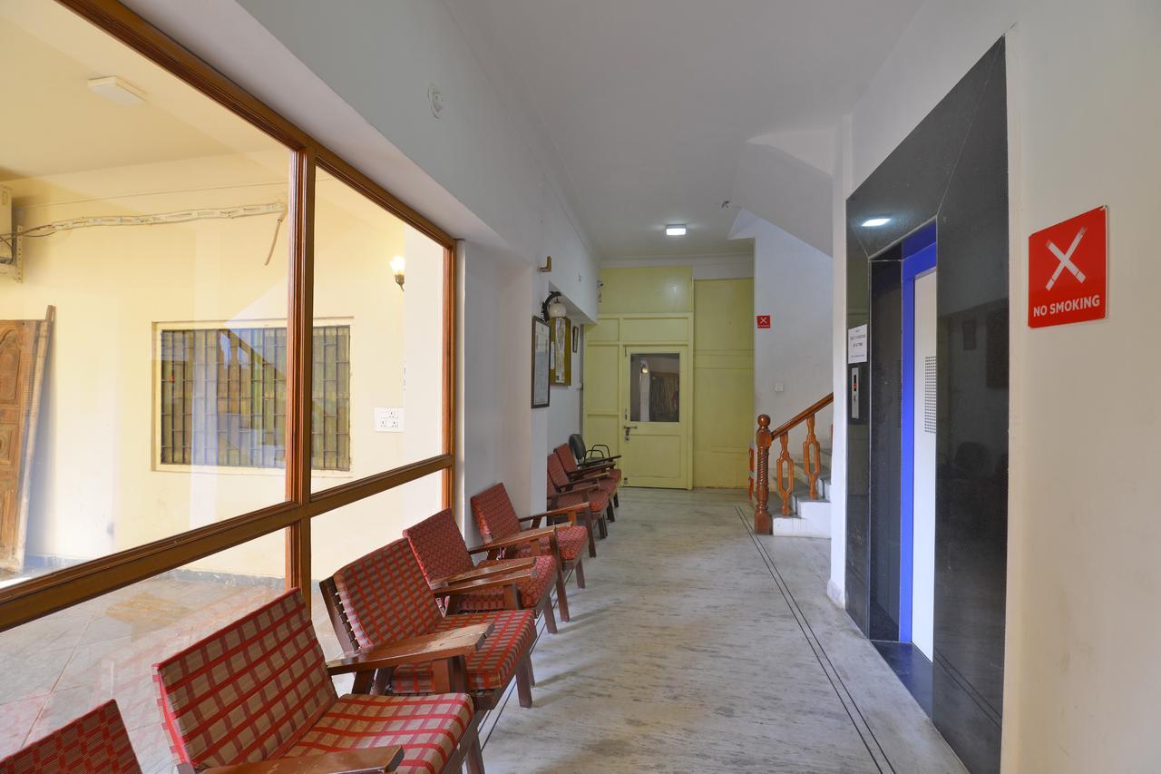 Oyo 1159 Hotel Chandra Prakash Удайпур Екстериор снимка