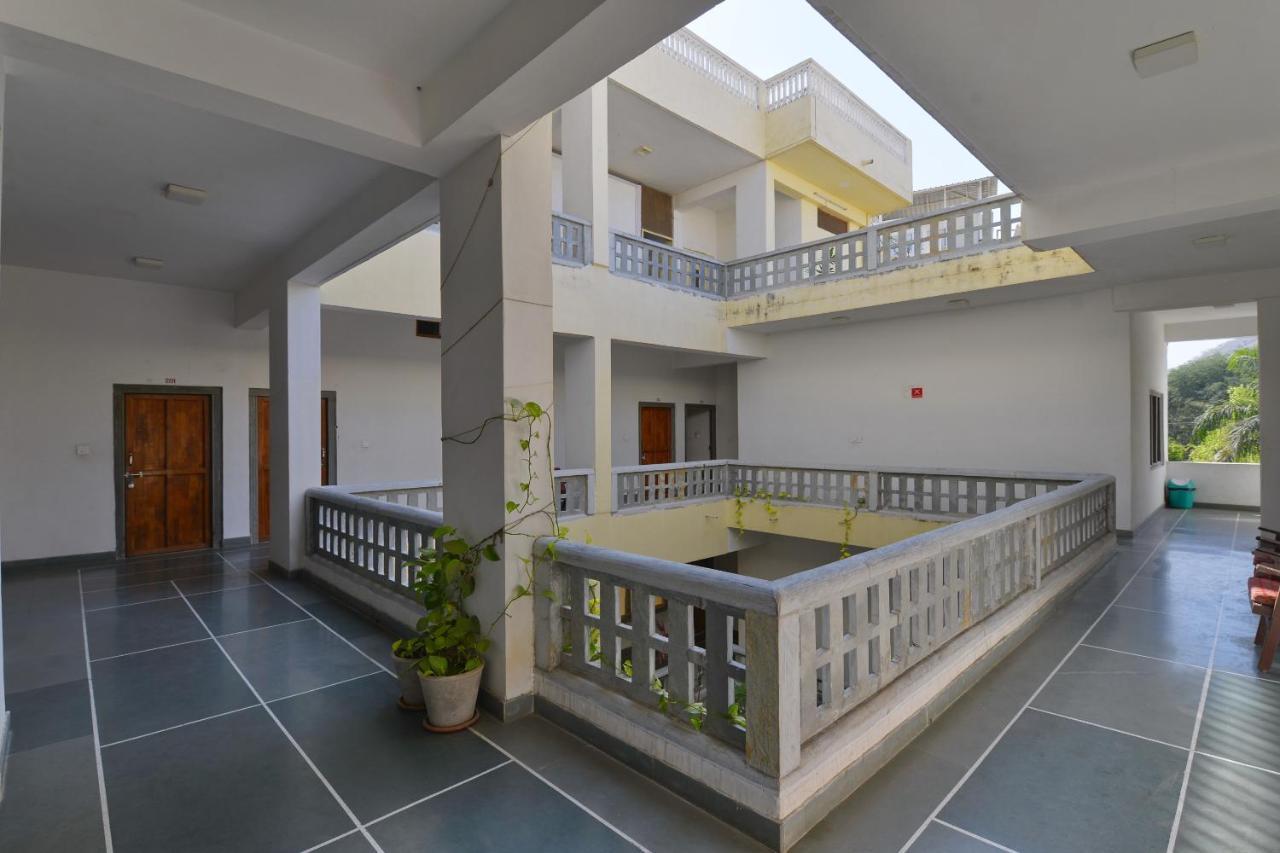Oyo 1159 Hotel Chandra Prakash Удайпур Екстериор снимка